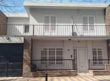 Casa · 200m² · 6 Ambientes · Venta Casa en Dorrego con Departamento Interno