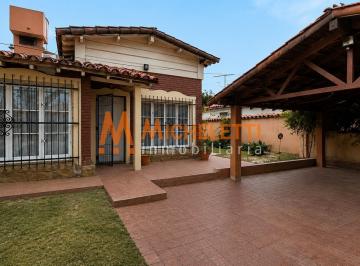 Casa · 186m² · 7 Ambientes · 2 Cocheras · Casa en Venta - Gbdor. Benegas