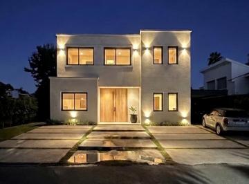 Casa · 272m² · 8 Ambientes · 4 Cocheras · Imperdible Casa en Venta