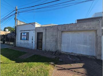 Casa · 131m² · 3 Ambientes · 2 Cocheras · Punta Lara 600. Gran Oportunidad de Inversión. Casa en Alberdi Río con Potencial Para Reciclar en Ex