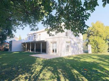 Casa · 362m² · 4 Dormitorios · 2 Cocheras · Casa en Venta y en Alquiler Anual en Golf Club Argentino - con Vista Al Golf