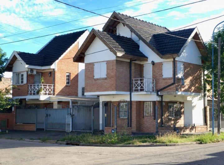 Casa · 66m² · 5 Ambientes · 1 Cochera