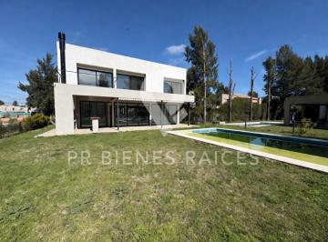 Casa · 225m² · 4 Ambientes · Casa en Venta en El Principado Ciudad Náutica