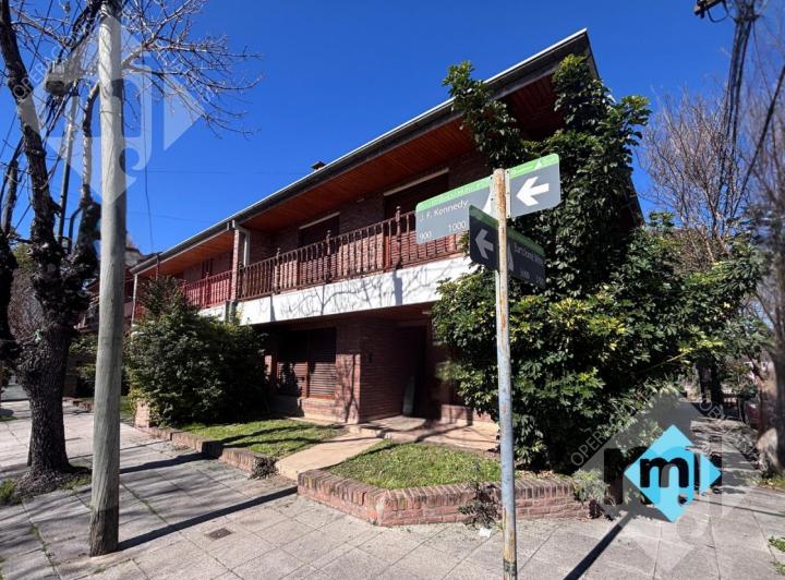 Casa · 184m² · 3 Dormitorios · 1 Cochera