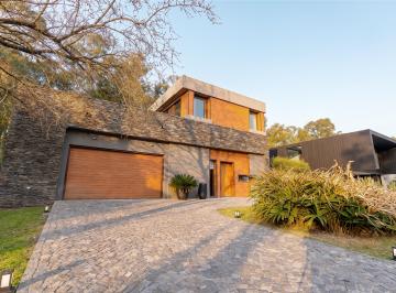 Casa de 8 ambientes, La Plata · Casa de Categoria en Venta | Grand Bell | 4 Dorm. + Playroom + Pileta