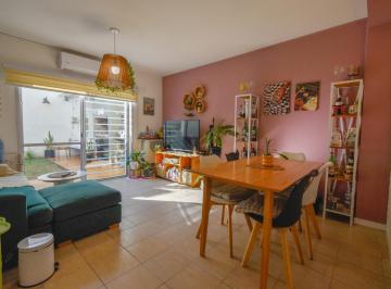 Casa · 70m² · 3 Ambientes · 1 Cochera · Venta Departamento 3 Ambientes en Banfield en Complejo