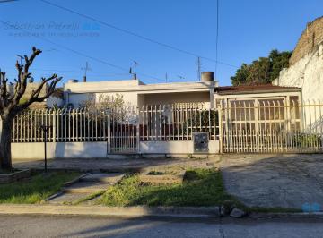 Casa · 120m² · 3 Ambientes · 1 Cochera · Casa 3 Ambientes con Galpon Patio y Cochera en Alquiler y Venta Isidro Casanova
