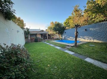 Casa · 219m² · 4 Ambientes · 1 Cochera · Hermosa Casa de 4 Ambientes en Venta - San Martin