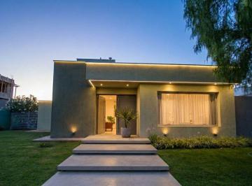 Casa · 220m² · 10 Ambientes · 2 Cocheras · Alquiler Casa B Privado Terruños Araoz Ll Lujan