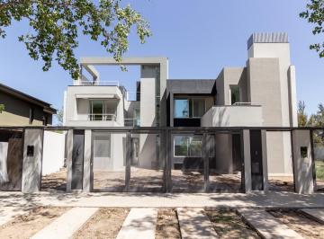 Casa · 312m² · 5 Ambientes · Casa de 3 Dorm. a Estrenar Frente Al Colegio Mirasoles