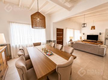 Casa · 180m² · 4 Ambientes · Casa en Venta en El Barrio Privado Rumenco de Mar del Plata