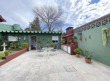 Casa · 71m² · 3 Ambientes · 2 Cocheras · Venta Casa 3 Ambientes en Lomas de Zamora