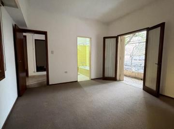 Casa · 145m² · 5 Ambientes · 1 Cochera · Casa en Macrocentro