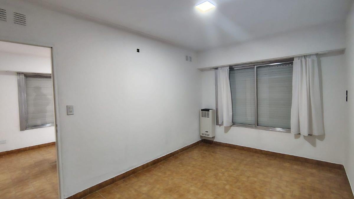 oportunidad departamento tipo casa con patio — Centro