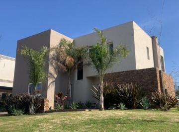Casa de 5 ambientes, Escobar · Casa de 288 m² con 4 Dorm. en Venta en Ceibos