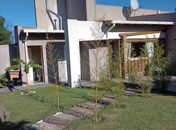 Casa · 260m² · 4 Ambientes · Casa en Venta - 3 Dorm. 3 Baños - 600 m - Tres Arroyos - Orense