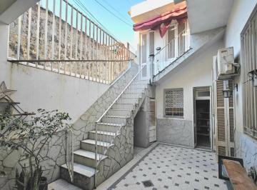 PH · 121m² · 3 Ambientes · 1 Cochera · Casa en PH de 2 Dorm. y Cochera en Abasto