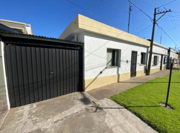 Casa · 115m² · 3 Ambientes · 1 Cochera · Casa de 2 Dorm. y Dep. en B° Saavedra