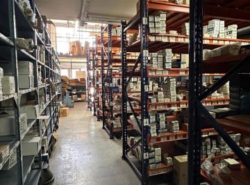 Local comercial · 384m² · 4 Ambientes · Venta Depósito C/ Local y Oficinas en Venta 380 m² - Caba