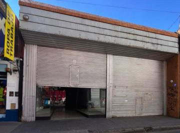 Local comercial · 198m² · 4 Ambientes · Gran Local Comercial a m de Bv. Chacabuco