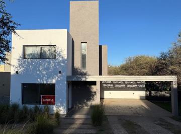 Casa de 5 ambientes, Malagueño · Casa de Categoria en Country Las Cañitas