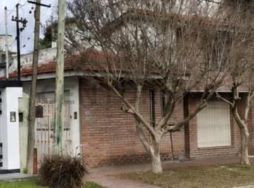 PH · 76m² · 3 Ambientes · Casa en Alquiler en Villa Elisa
