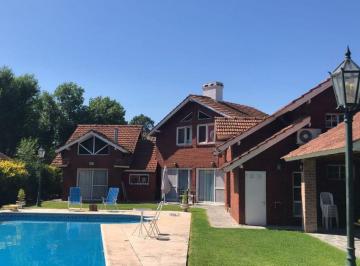 Casa · 240m² · 6 Ambientes · 3 Cocheras · Casa 6 Amb a La Venta en Pilar Impecable Estado