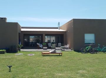 Casa · 220m² · 4 Ambientes · 1 Cochera · Casa 3 Ambientes Barrio Cerrado Los Juncos