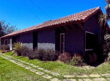 Casa · 150m² · 4 Ambientes · 2 Cocheras · Casa con Amplio Parque y Piscina.