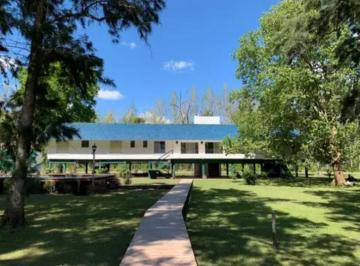 Quinta vacacional · 260m² · 10 Ambientes · Exclusiva Quinta en Isla Sobre El Río Paraná de Las Palmas en Puerto de Escobar