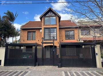 Casa · 328m² · 6 Ambientes · 2 Cocheras · Casa - Las Lomas - Horqueta