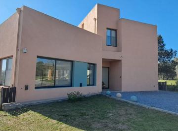 Casa · 300m² · 6 Ambientes · 4 Cocheras · Casa 6 Amb en Venta en Barrio El Campo Campana