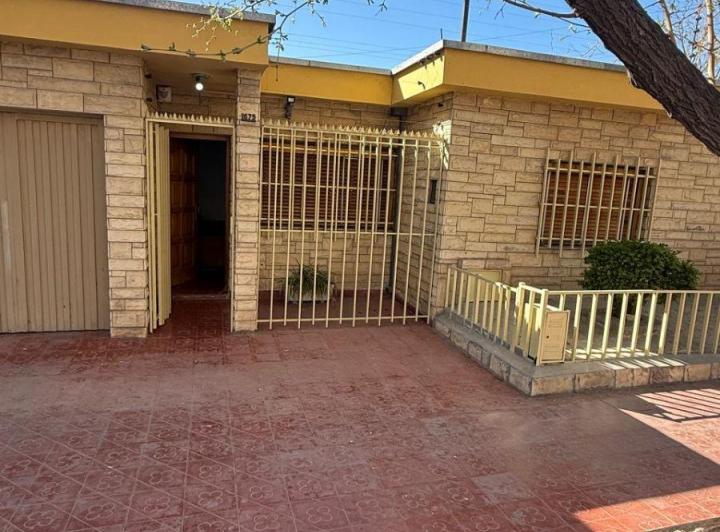 Casa · 130m² · 6 Ambientes · 1 Cochera