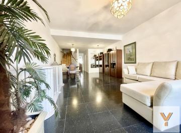 PH · 131m² · 5 Ambientes · PH en Venta - 4 Dorm. 2 Baños - 200.62 m - Boedo