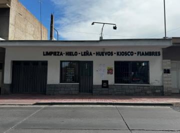 Casa · 255m² · 4 Ambientes · 1 Cochera · Casa en Calle Sarmiento de Godoy Cruz
