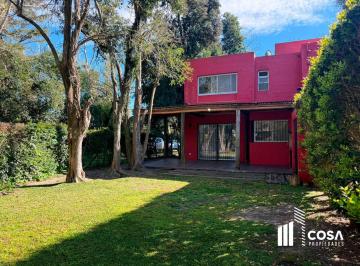 Casa · 300m² · 3 Ambientes · 1 Cochera · Alquiler Casa 2 Dorm. con Jardín y Galería Funes Santa Fe