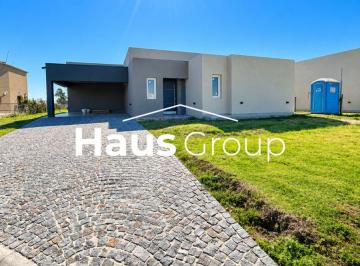 Casa de 5 ambientes, Ezeiza · Casa en Alquiler San Simón Canning