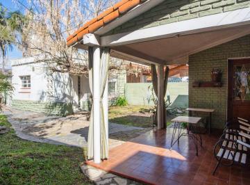 Casa · 224m² · 6 Ambientes · 1 Cochera · Venta Casa 5 Ambientes con Jardín, Garaje y Segunda Vivienda Independiente en Ramos Mejia.