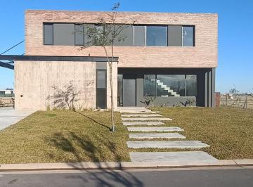 Casa de 6 ambientes, Escobar · Casa de 344 m² con 4 Dorm. en Venta en Amarras