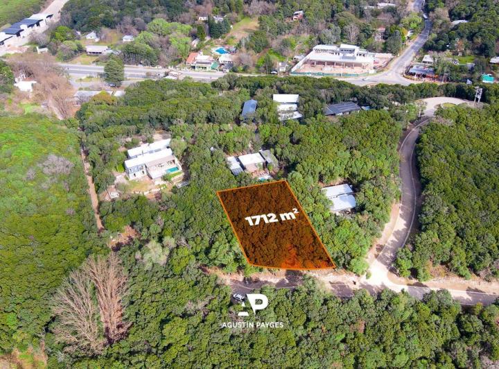 Terreno · 1712m²