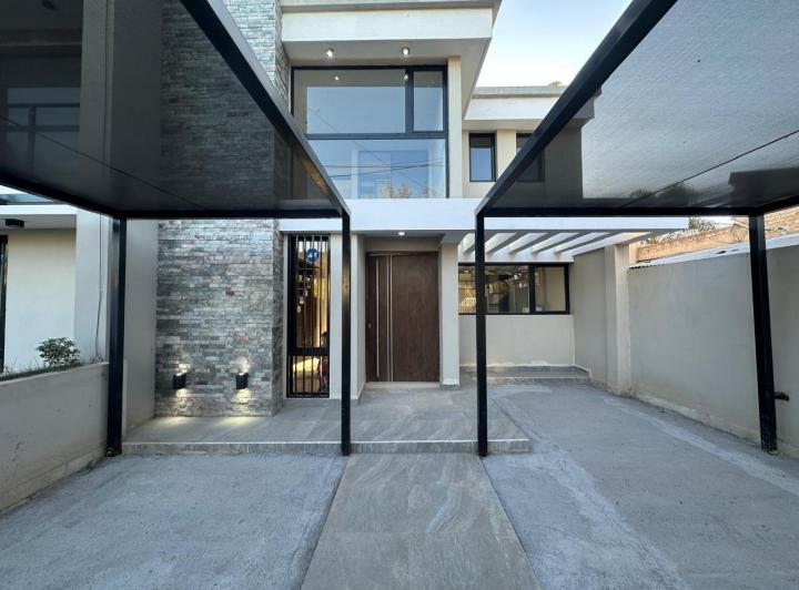 Casa · 120m² · 3 Ambientes · 2 Cocheras