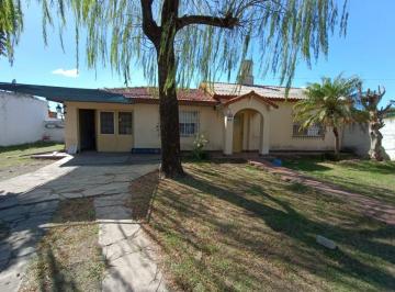 Casa de 5 ambientes, Almirante Brown · Casa Amplia en Alquiler en Longchamps