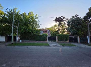 Casa · 470m² · 6 Ambientes · 3 Cocheras · Chalet 6 Amb Lote de 1600 m 470 m Cub Pileta