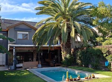Casa · 304m² · 7 Ambientes · 2 Cocheras · Casa en Venta de 6 Dorm. Pileta, Jardin y Quincho - Cochera Cubierta - Victoria