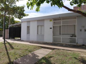 Casa · 57m² · 3 Ambientes · 1 Cochera · Casa 2 Dorm. en Esquina de B° Ilolay