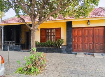 Casa · 160m² · 4 Ambientes · 1 Cochera · Casa en Venta 4 Ambientes en Junin Barrio Respuela