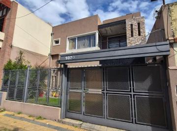 Casa de 4 ambientes, Lanús · ¡Casa en 2 Plantas en Muy Buen Estado en Venta! Lanus Oeste
