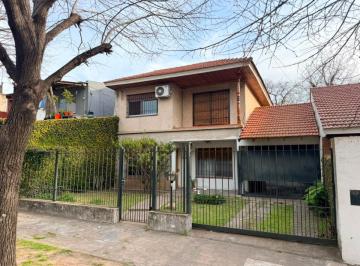 Casa de 6 ambientes, Esteban Echeverría · Casa en Venta Monte Grande