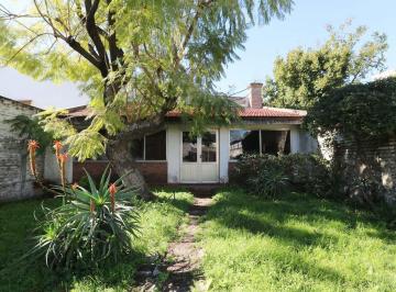 Casa · 388m² · 6 Ambientes · 2 Cocheras · Venta Pompeya - Casa Lote Propio + Garage + Jardín