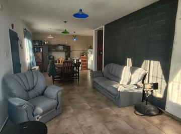 Casa · 83m² · 3 Ambientes · 1 Cochera · Casa 2 Habit. Apta Crédito B° Las Lajas 1 Chimbas